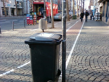 Mülltonne des AWB Köln